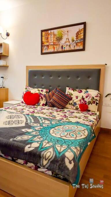 Top Luxury & Couple Friendly Stay Gp By Taj Suites & Studios #New Year Party & Stay 노이다 외부 사진