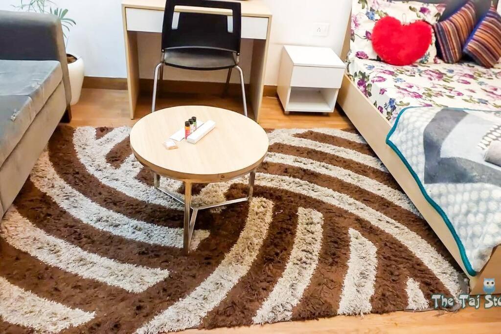 Top Luxury & Couple Friendly Stay Gp By Taj Suites & Studios #New Year Party & Stay 노이다 외부 사진