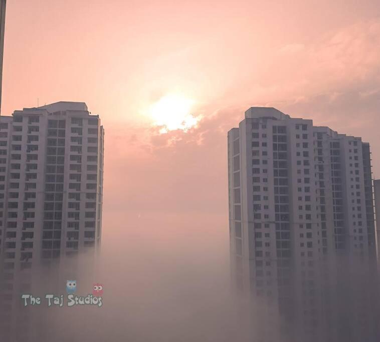 Top Luxury & Couple Friendly Stay Gp By Taj Suites & Studios #New Year Party & Stay 노이다 외부 사진