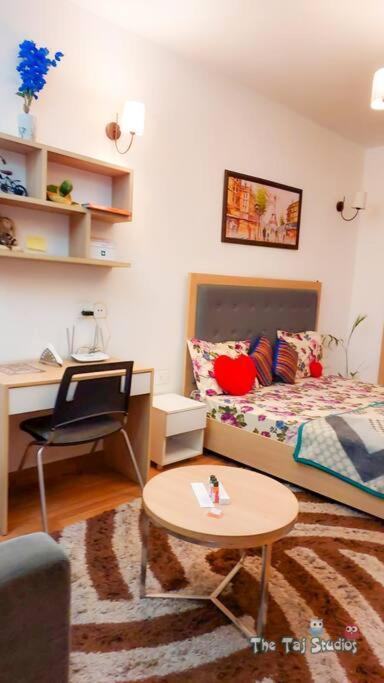 Top Luxury & Couple Friendly Stay Gp By Taj Suites & Studios #New Year Party & Stay 노이다 외부 사진