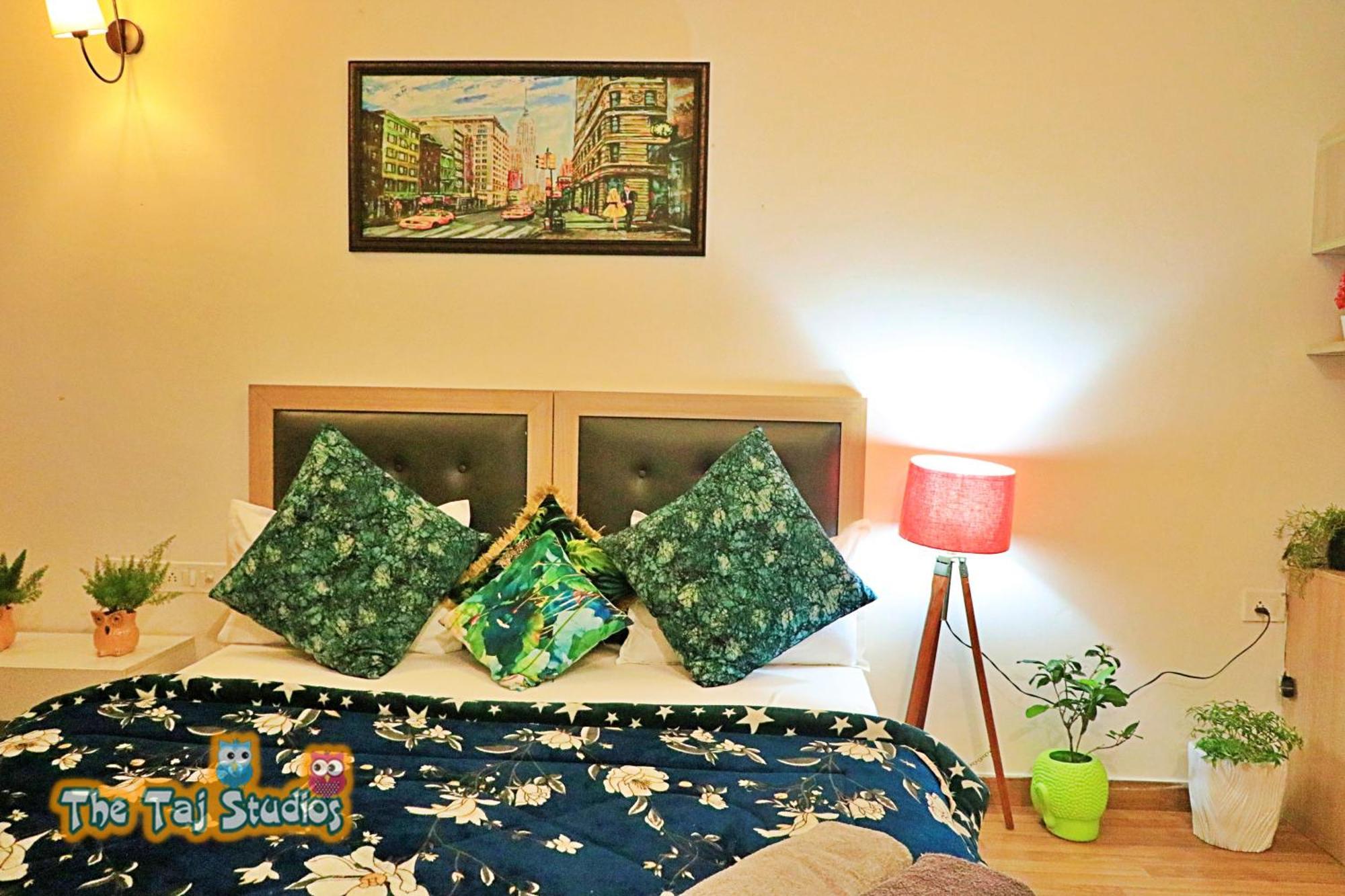 Top Luxury & Couple Friendly Stay Gp By Taj Suites & Studios #New Year Party & Stay 노이다 외부 사진