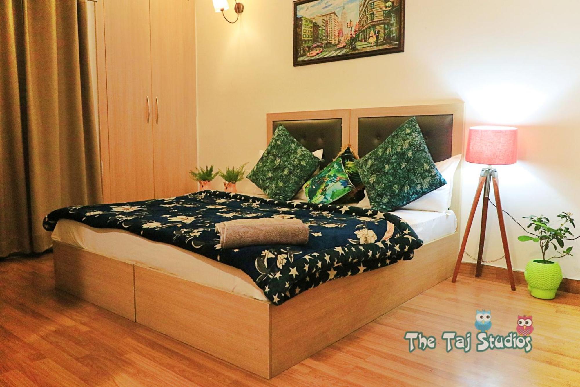 Top Luxury & Couple Friendly Stay Gp By Taj Suites & Studios #New Year Party & Stay 노이다 외부 사진