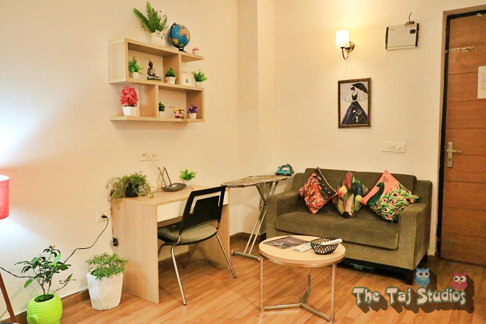 Top Luxury & Couple Friendly Stay Gp By Taj Suites & Studios #New Year Party & Stay 노이다 외부 사진