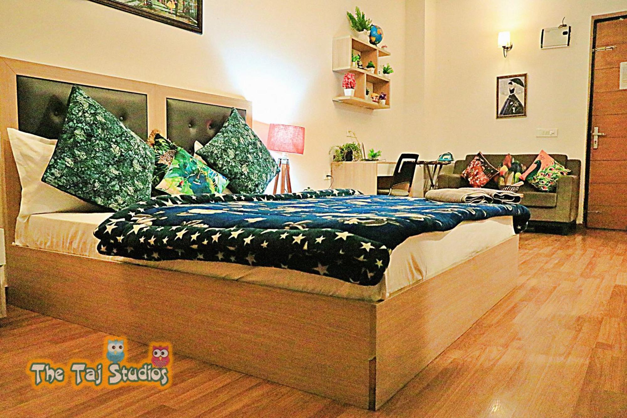 Top Luxury & Couple Friendly Stay Gp By Taj Suites & Studios #New Year Party & Stay 노이다 외부 사진